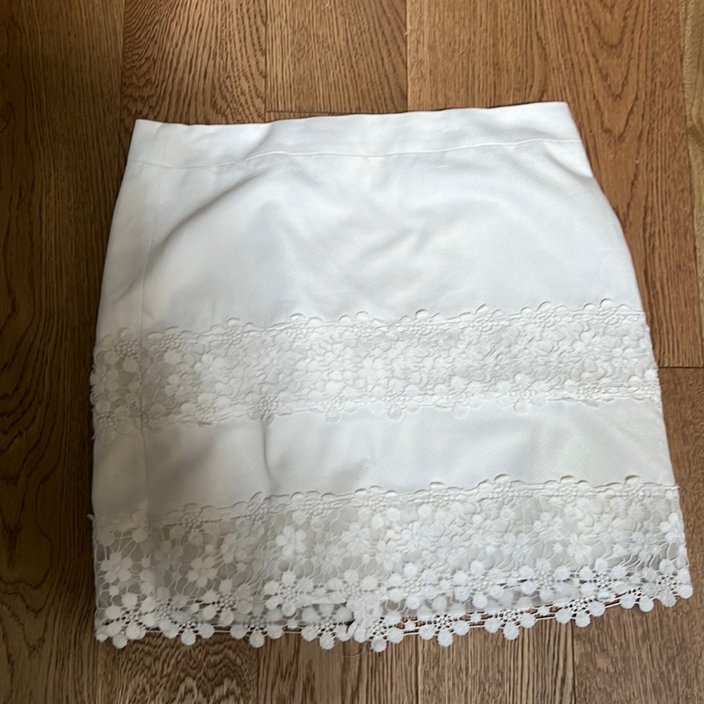 White skirt with lace